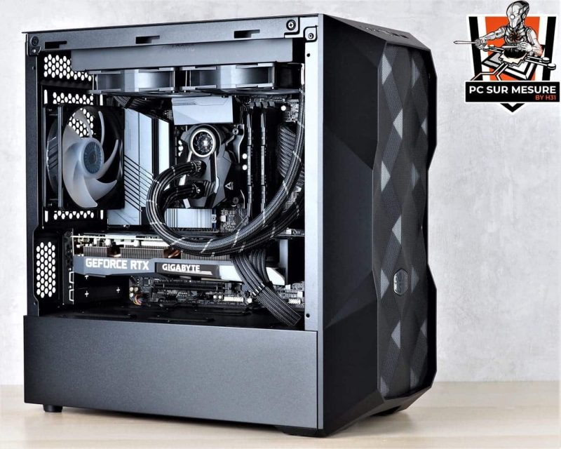 Montage client effectué avec le configurateur PC Hadware31 dans un COOLER MASTER TD300 Mesh