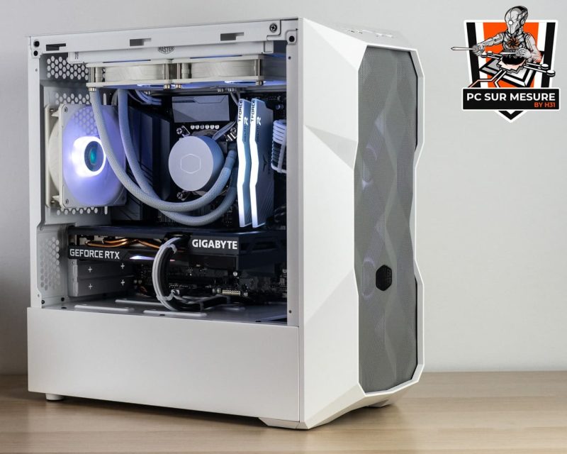 Montage client effectué avec le configurateur PC Hadware31 dans un COOLER MASTER TD300 Mesh