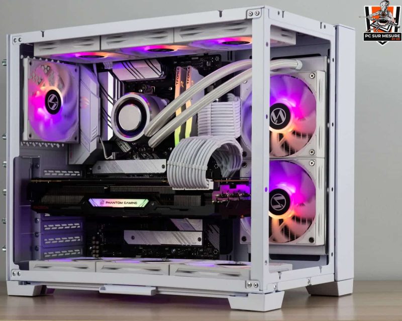 Montage client effectué avec le configurateur PC Hadware31 dans un LIAN LI O11 Dynamic Mini